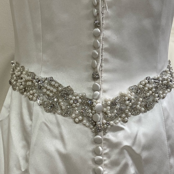 NWT Lillian West Satin Wedding Dress Size 12 - Picture 5 of 6